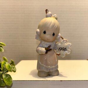 PRECIOUS Moments "He covers the Earth with his beauty" 1995 Annual Ornament